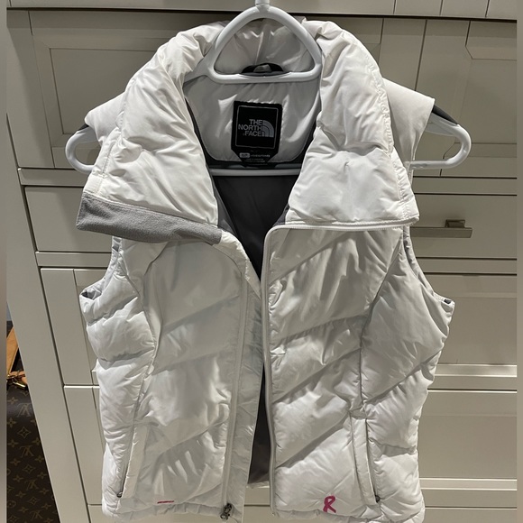 White North Face vest. Really good condition! - Picture 1 of 3
